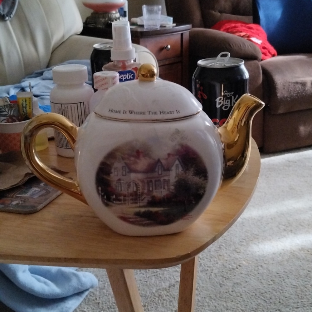 Tea pot - Picture 2 of 3